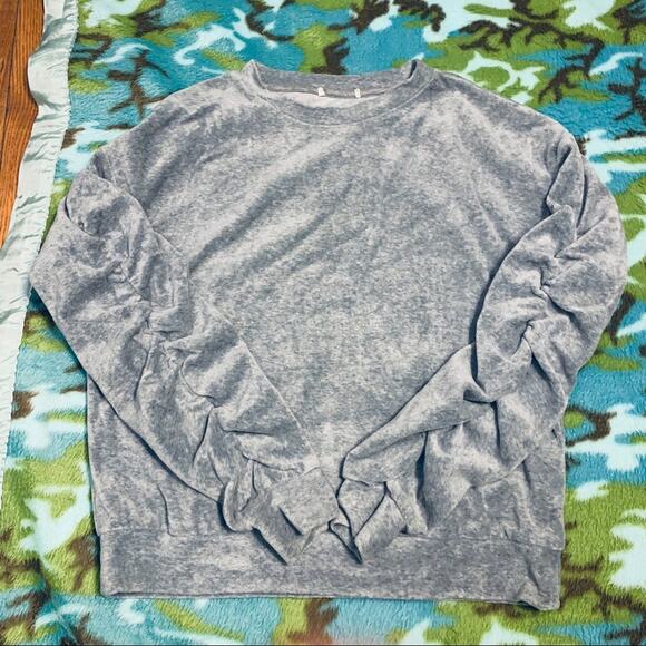 NWOT GRAY VELVET VELOURS RUCHED SLEEVE SWEATSHIRT - Picture 3 of 8